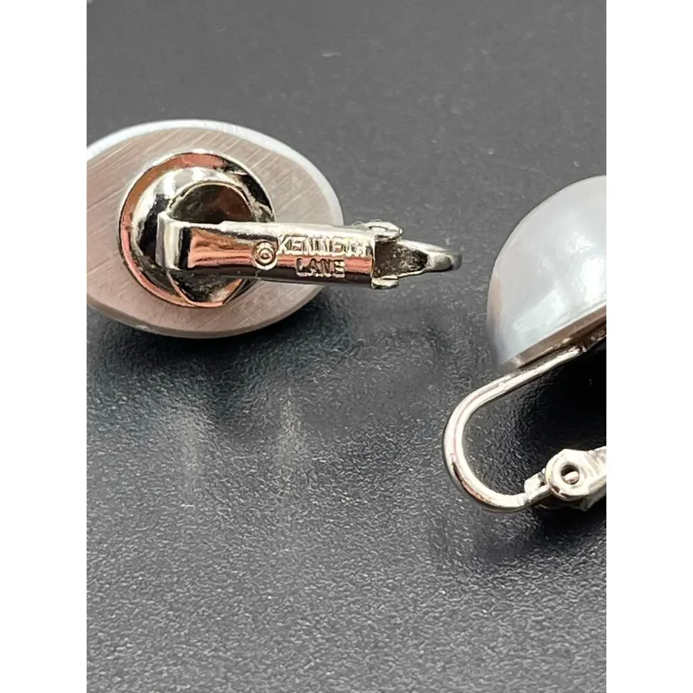 Kenneth Jay lane Faux Gray Pearl Clip on‎ Silver tone Vintage Signed Earrings - Picture 5 of 8